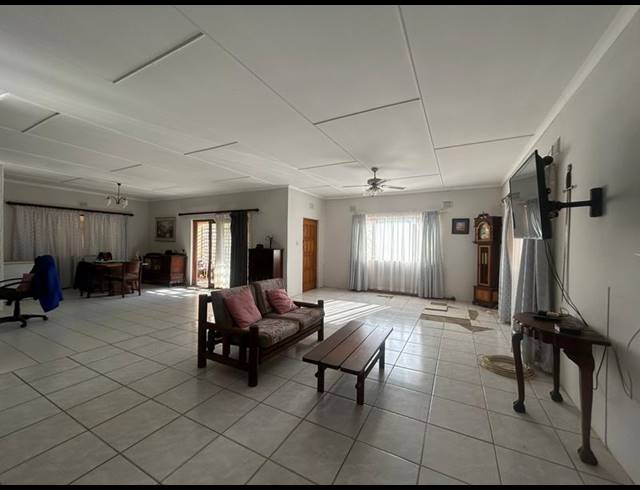 4 BEDROOM HOUSE FOR SALE IN PALM BEACH